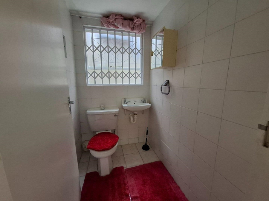 4 Bedroom Property for Sale in Wavecrest Eastern Cape